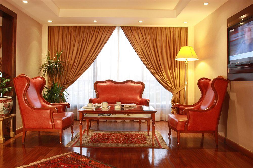 Regency Palace Ammán Pokoj fotografie A living room