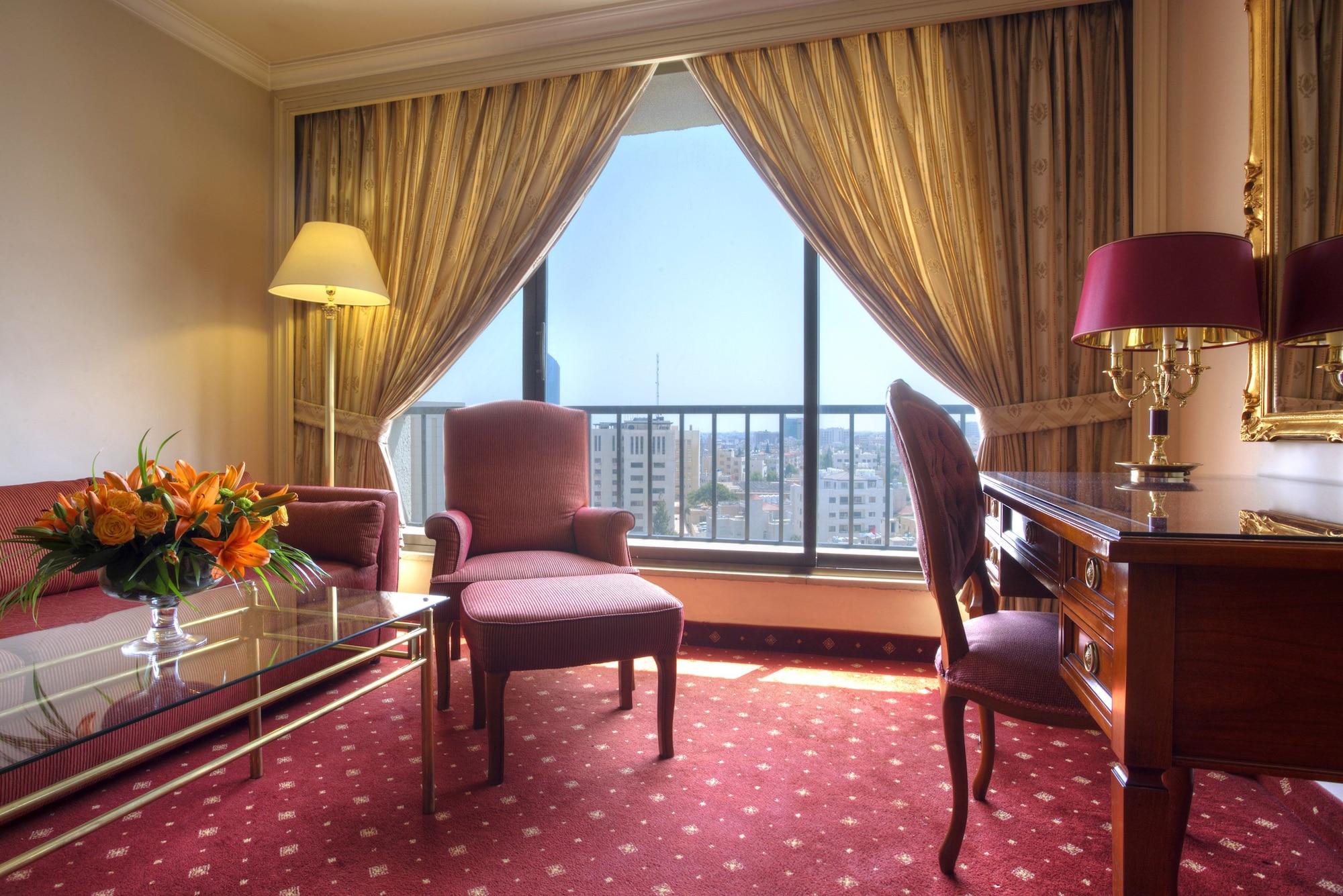 Regency Palace Ammán Exteriér fotografie A room at the hotel