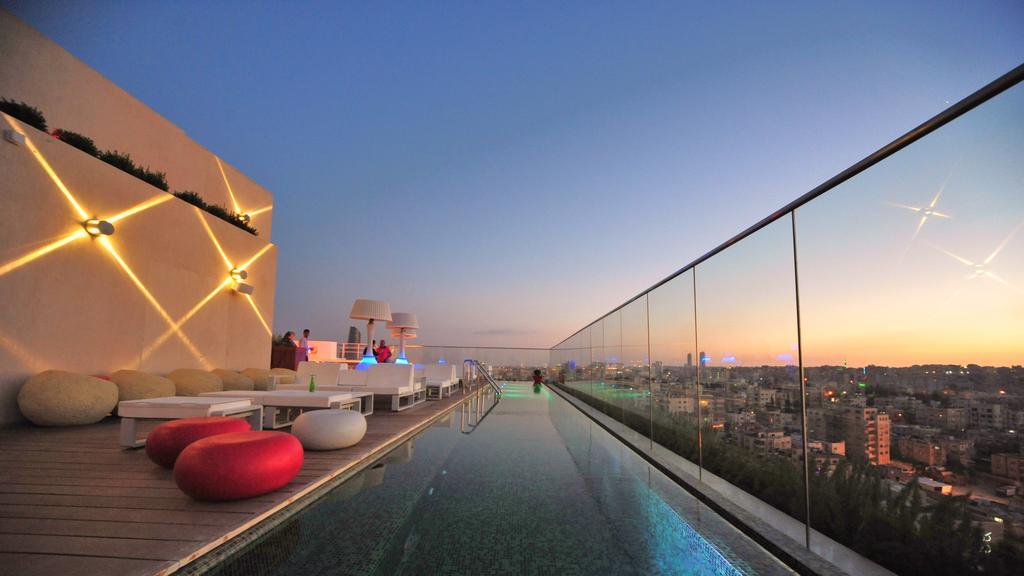 Regency Palace Ammán Exteriér fotografie Skyline rooftop bar