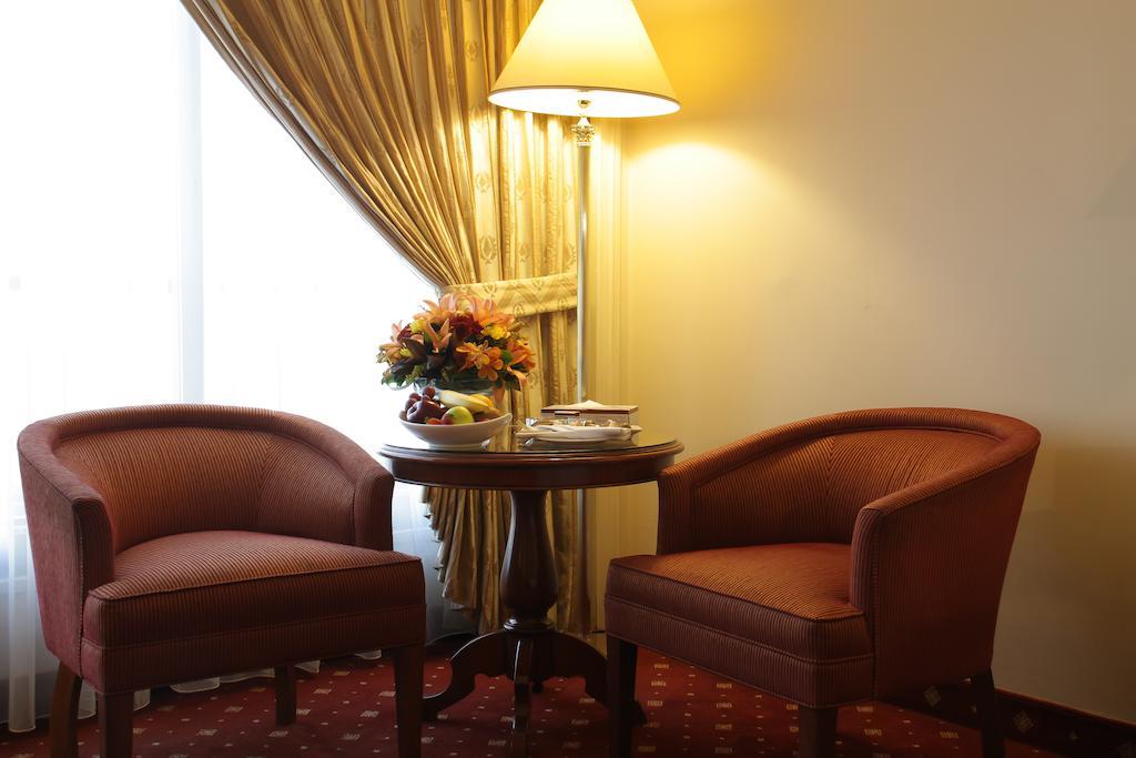 Regency Palace Ammán Exteriér fotografie A hotel room