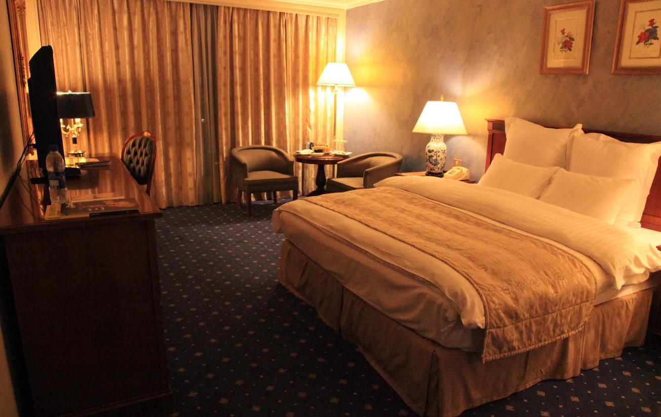 Regency Palace Ammán Exteriér fotografie A room at the hotel