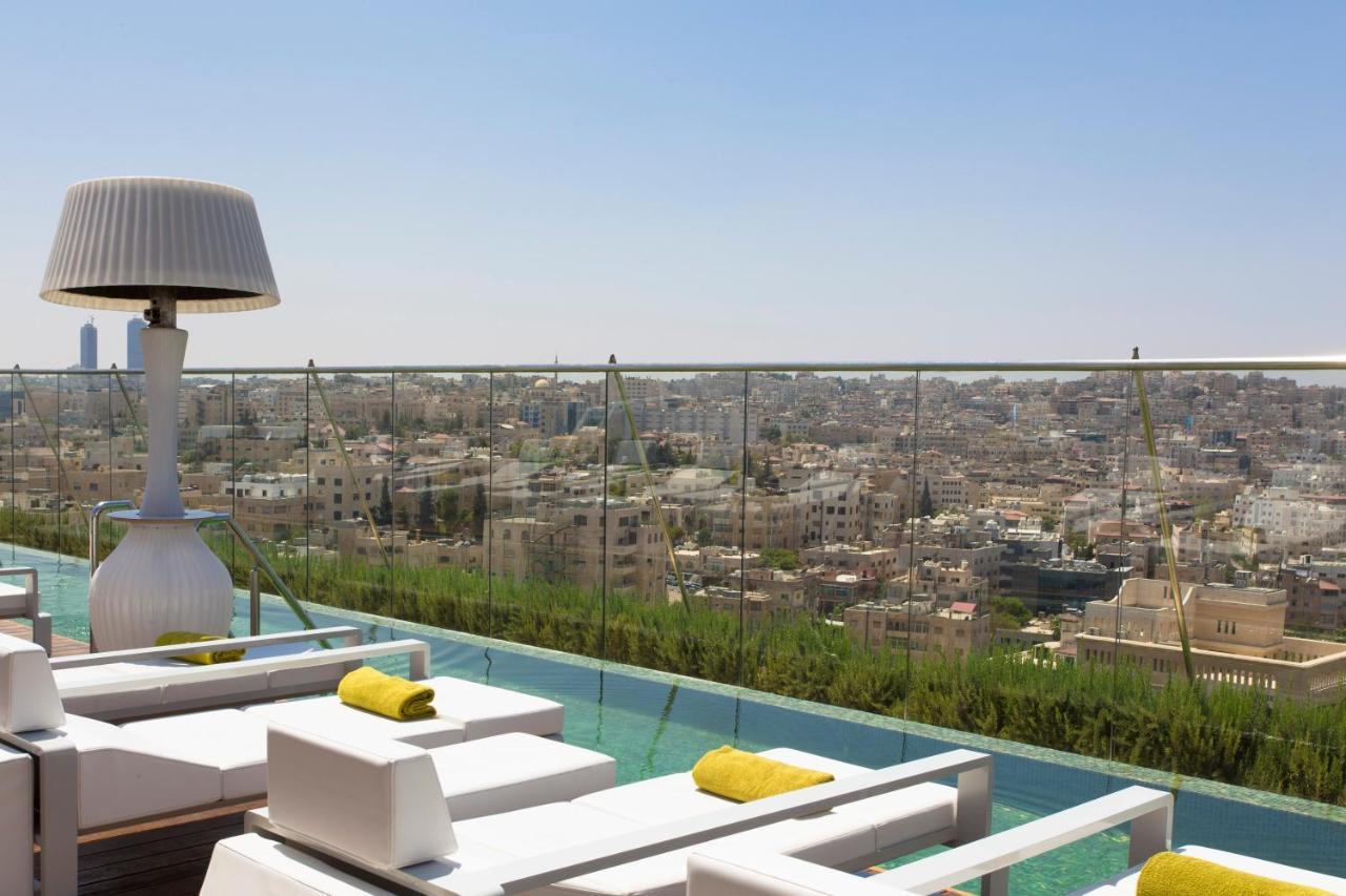 Regency Palace Ammán Exteriér fotografie View from the rooftop pool
