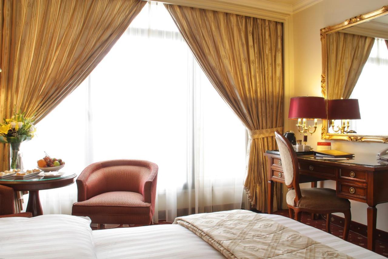Regency Palace Ammán Exteriér fotografie A room at the hotel