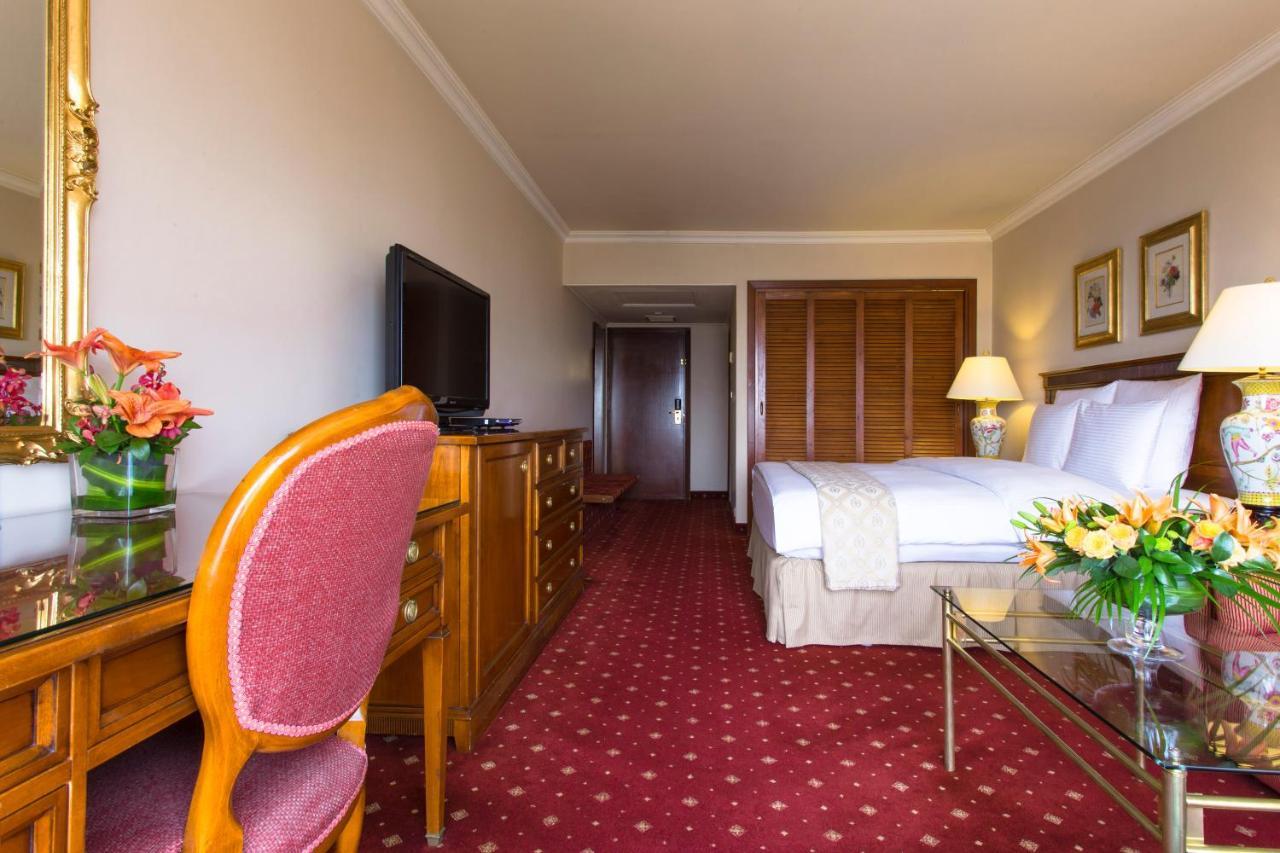 Regency Palace Ammán Exteriér fotografie A room at the hotel